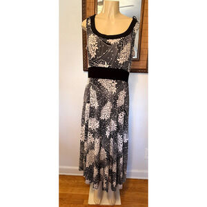 Perceptions New York Floral Black/White Midi Sleeveless 14 Dress